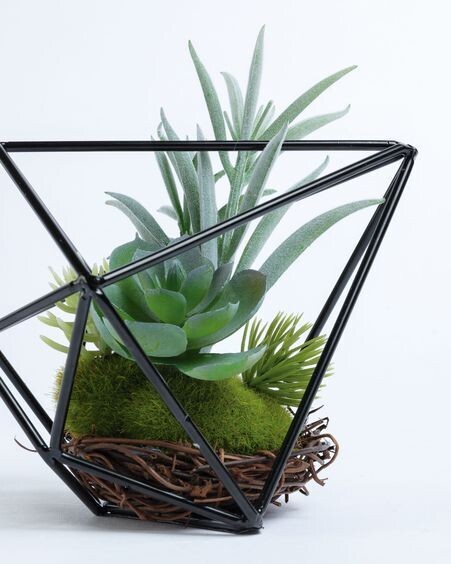 Mix Suculenta artificial con estructura de metal negro 13 cm