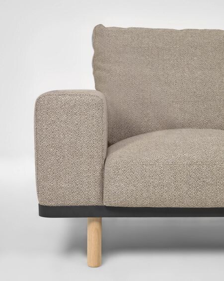 Sofá Noa 3 plazas beige con patas acabado natural 230 cm