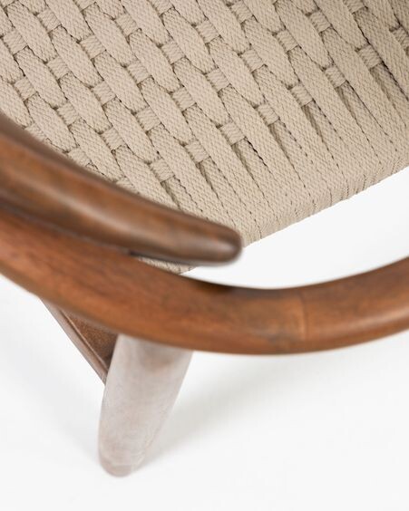 Silla Nina de madera maciza de acacia acabado nogal y cuerda beige