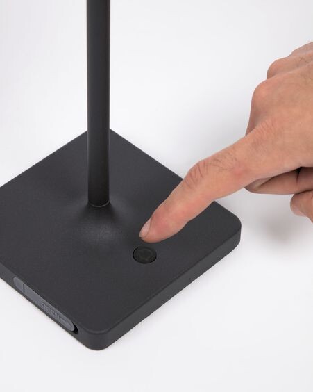 Lámpara de mesa de exterior Aluney con acabado negro