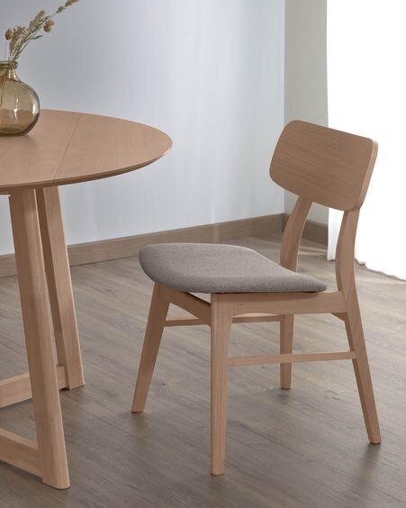 Silla Selia de madera maciza de caucho y chapa de roble tapizado gris claro