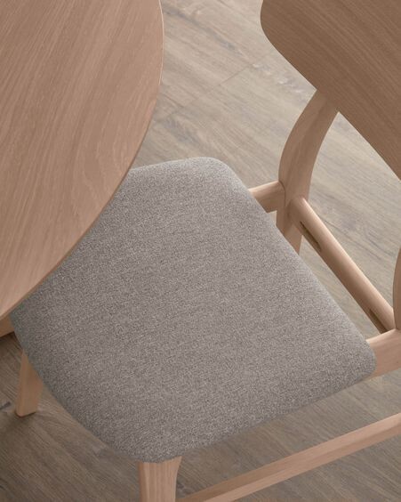 Silla Selia de madera maciza de caucho y chapa de roble tapizado gris claro