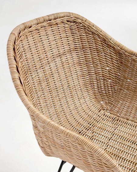 Silla de exterior Chart de ratán sintético y patas de acero galvanizado acabado negro