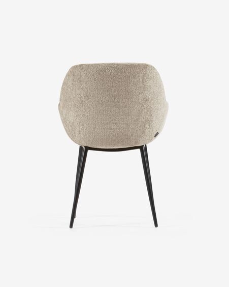 Silla Konna de chenilla beige y patas de acero acabado pintado negro