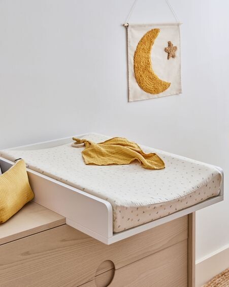 Cómoda Nunila chapa fresno y patas de madera maciza de fresno 90 x 90 cm FSC 100%