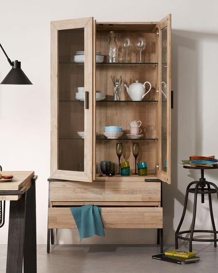 Vitrina Thinh de madera maciza de acacia y patas de acero con acabado negro 95 x 187 cm