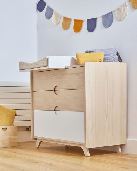 Cómoda Nunila chapa fresno y patas de madera maciza de fresno 90 x 90 cm FSC 100%