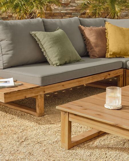 Set Flaviina de sofá rinconero 5 plazas y mesa de madera maciza acacia FSC 100%