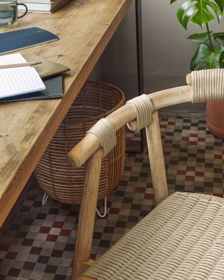 Silla Majela madera maciza eucalipto con acabado efecto roble y cuerda beige FSC 100%
