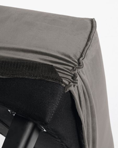 Banqueta Dyla terciopelo gris y madera maciza de haya 111 cm