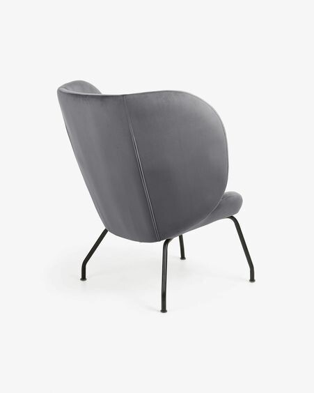 Butaca Violet de terciopelo gris oscuro y patas de acero acabado negro