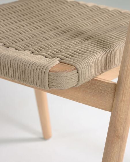 Silla Majela madera maciza eucalipto con acabado efecto roble y cuerda beige FSC 100%