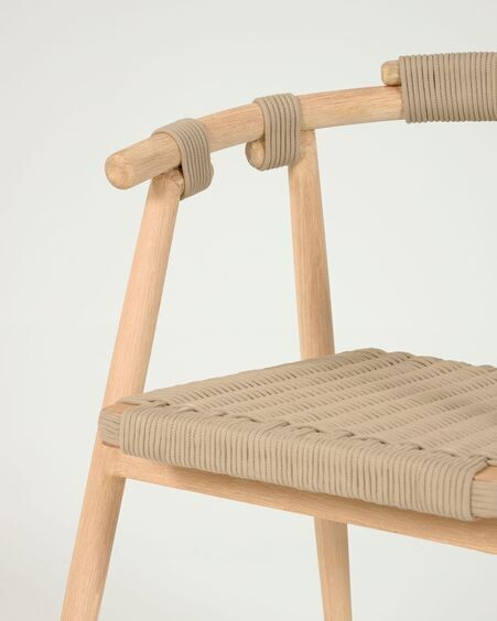 Silla Majela madera maciza eucalipto con acabado efecto roble y cuerda beige FSC 100%