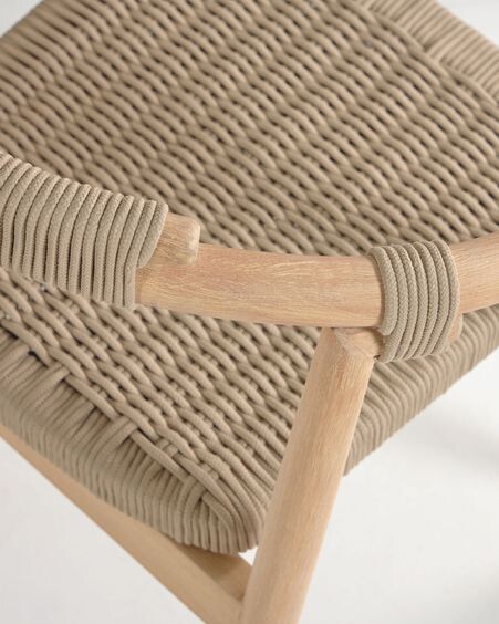 Silla Majela madera maciza eucalipto con acabado efecto roble y cuerda beige FSC 100%