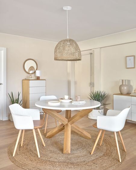 Mesa redonda Lotus Ø 120 cm DM lacado blanco con patas madera maciza de roble