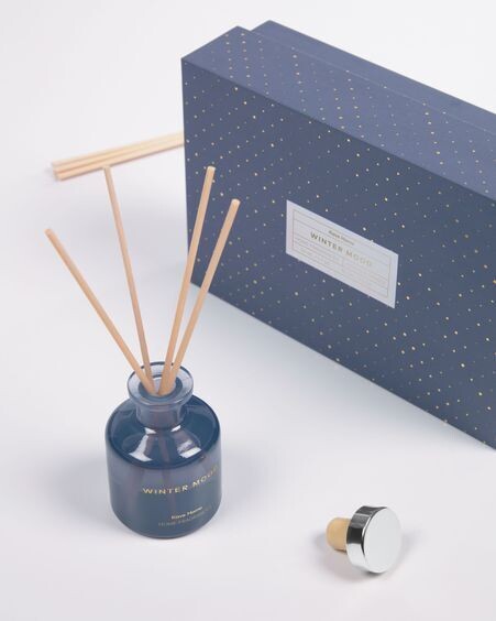 Set Winter Mood de ambientador en sticks 50 ml y vela aromática 70 gr