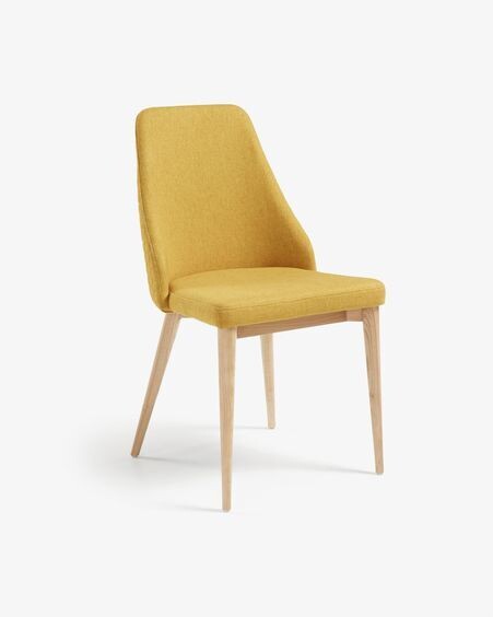 Silla Rosie mostaza y patas de madera maciza de fresno acabado natural