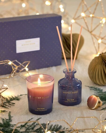 Set Winter Mood de ambientador en sticks 50 ml y vela aromática 70 gr