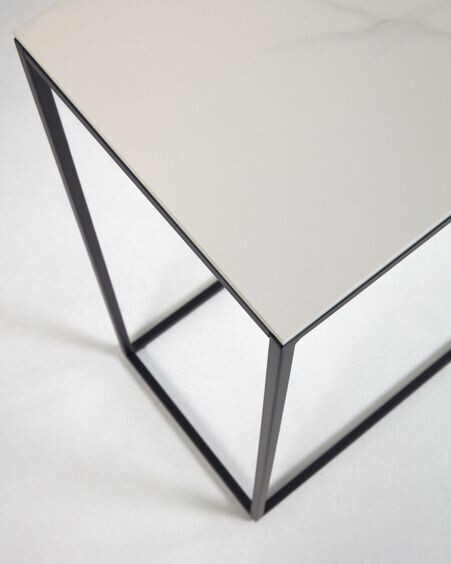 Consola Rewena sobre porcelánico acabado Kalos Blanco 110 x 75 cm
