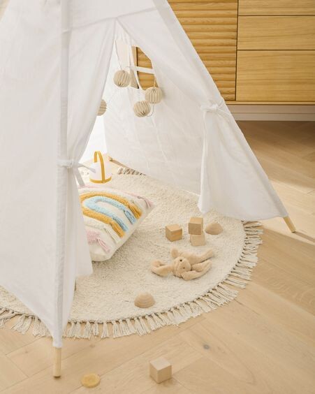 Tipi Darlyn 100% algodón blanco y patas de madera maciza de pino