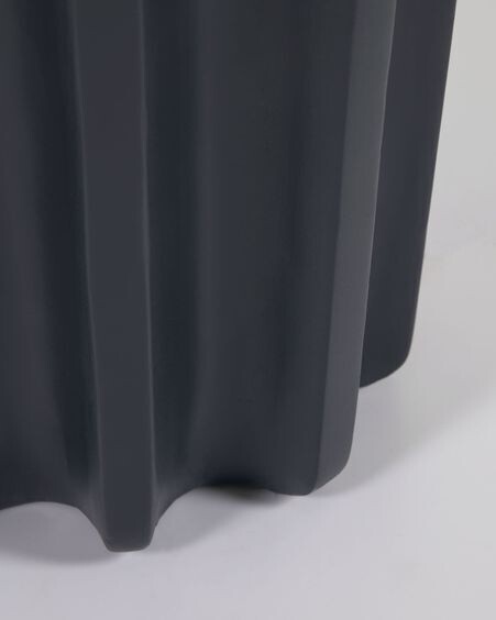 Mesa auxiliar redonda de exterior Vilandra de cemento con acabado negro Ø 32 cm