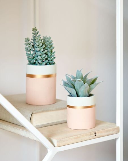 Planta artificial Sedum lucidum con maceta de cerámica rosa 19 cm