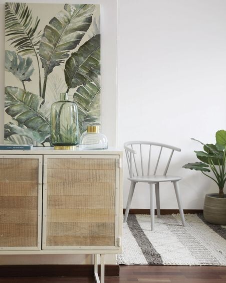 Silla Trise DM y madera maciza de caucho lacado blanco