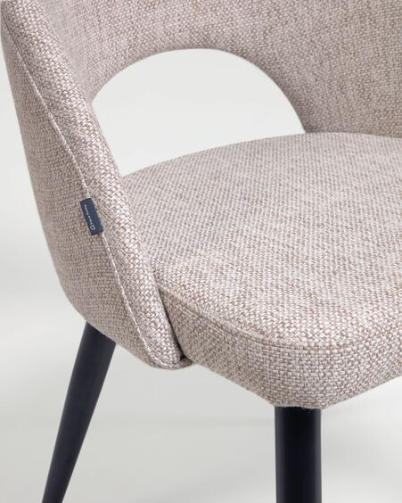 Silla Mael beige y patas de acero con acabado negro
