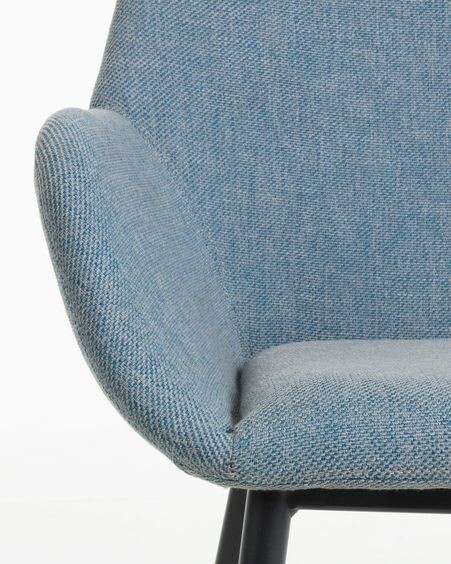 Silla Konna azul claro y patas de acero acabado pintado negro