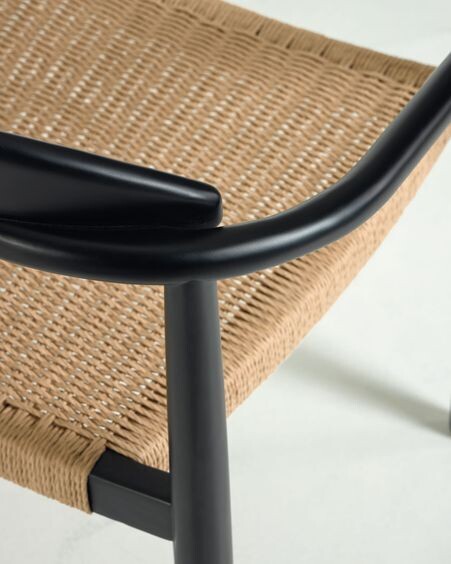 Silla Nina de madera maciza de acacia acabado negro y cuerda de papel beige