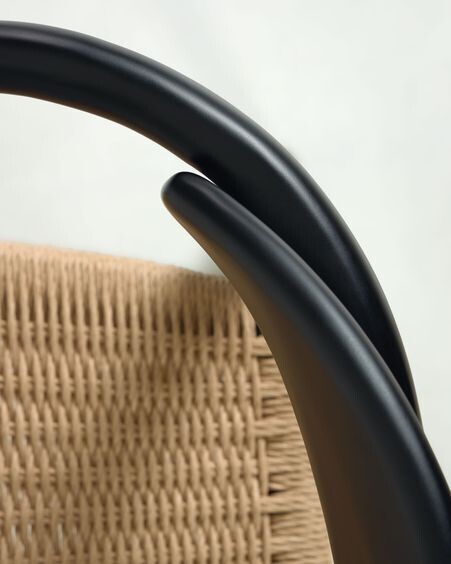 Silla Nina de madera maciza de acacia acabado negro y cuerda de papel beige