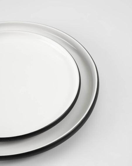 Plato de postre Sadashi de porcelana blanco y negro