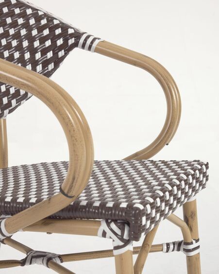 Silla de exterior con brazos bistro Marilyn de aluminio y ratán sintético marrón y blanco