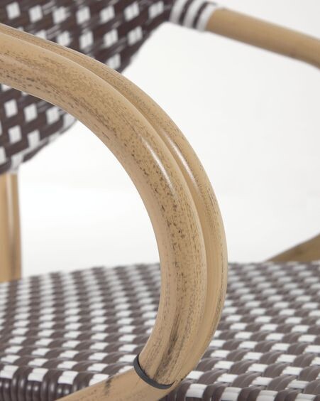 Silla de exterior con brazos bistro Marilyn de aluminio y ratán sintético marrón y blanco