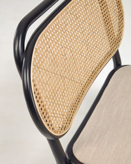 Sillón Doriane madera maciza olmo acabado lacado negro y asiento de tela