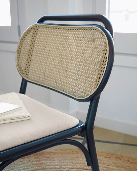 Sillón Doriane madera maciza olmo acabado lacado negro y asiento de tela