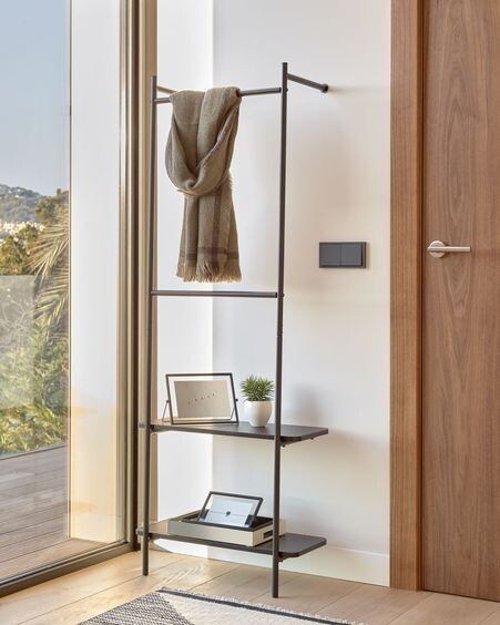 Burro de pared para ropa Galatia de melamina y acero con acabado negro 60 x 162 cm