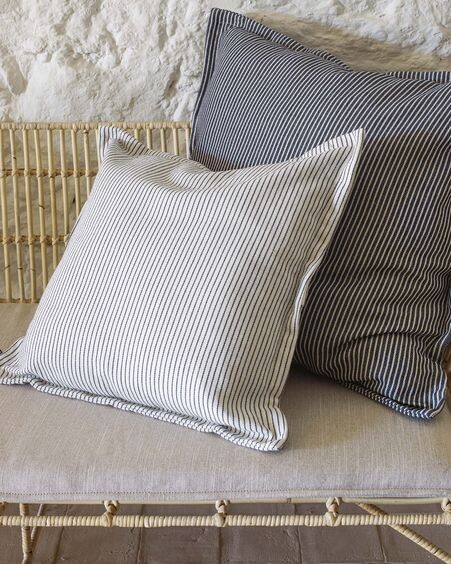 Funda cojín Aleria algodón rayas blanco y azul 45 x 45 cm