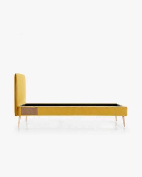 Cama desenfundable Dyla mostaza con patas de madera maciza de haya 90 x 190 cm