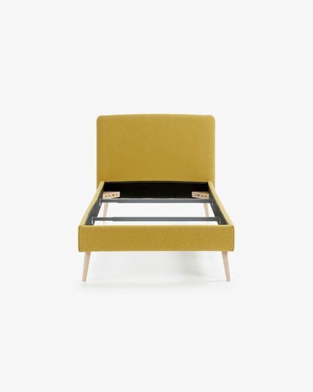 Cama desenfundable Dyla mostaza con patas de madera maciza de haya 90 x 190 cm