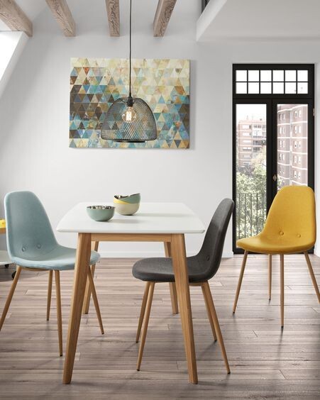 Silla Yaren gris oscuro y patas de acero efecto madera