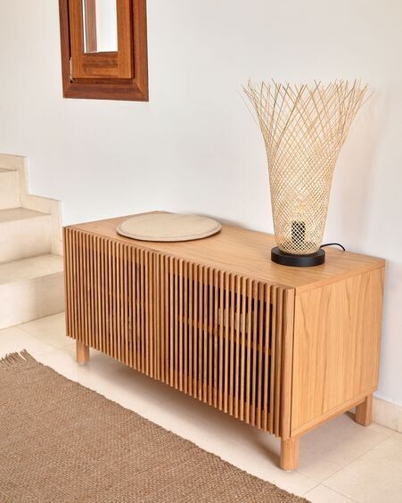 Banco Beyla con 2 puertas de madera maciza y chapa de roble 98,5 cm FSC 100%