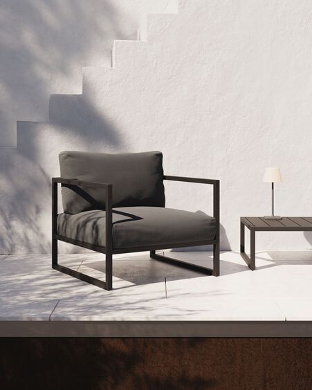 Butaca 100% exterior Comova gris oscuro y de aluminio negro