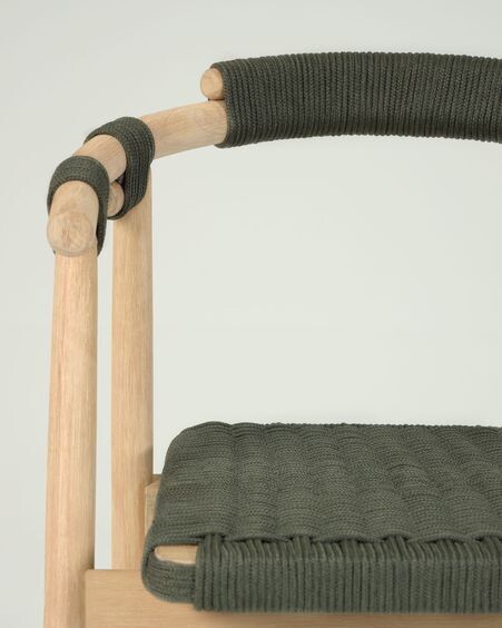 Silla Majela de madera maciza de eucalipto acabado efecto roble y cuerda verde FSC 100%