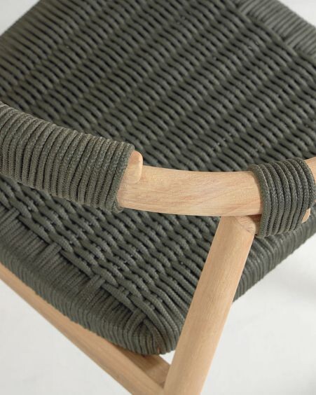 Silla Majela de madera maciza de eucalipto acabado efecto roble y cuerda verde FSC 100%