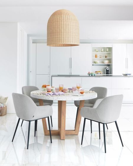 Mesa redonda Shanelle de terrazo blanco y madera maciza de acacia Ø 120 cm