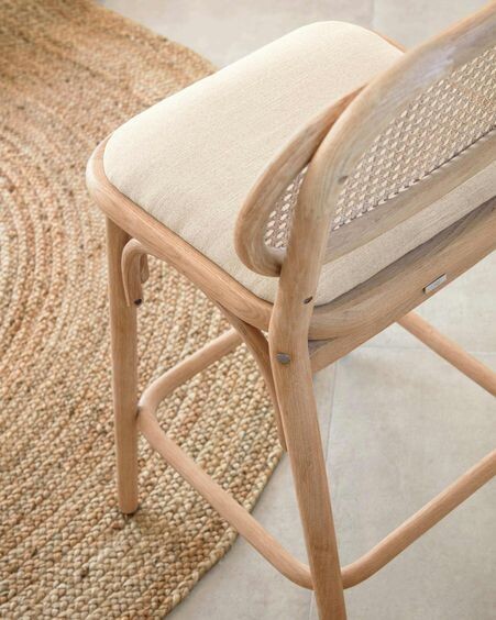 Taburete Doriane madera maciza roble acabado natural y asiento de tela altura 65 cm