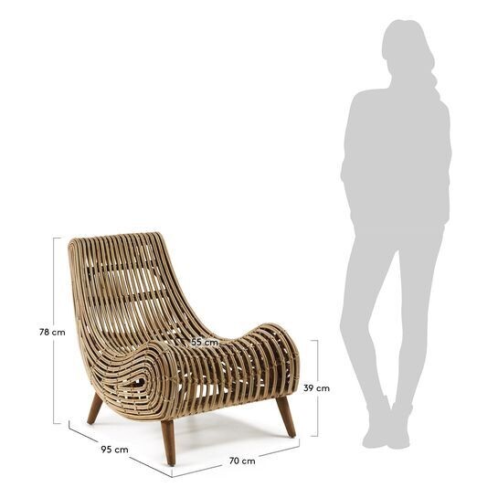 Butaca Tika ratán y patas de madera maciza de caoba