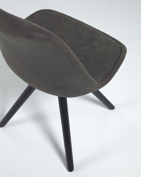 Silla Ralf piel sintética gris oscuro y patas de madera maciza de haya acabado negro