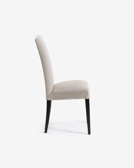 Silla Freda beige y patas de madera maciza de haya acabado negro